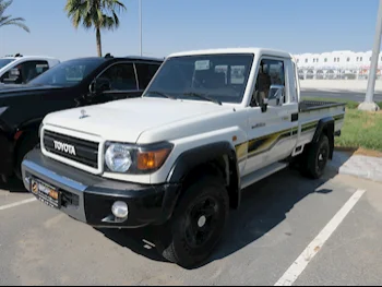 Toyota  Land Cruiser  LX  2020  Manual  77,000 Km  6 Cylinder  Four Wheel Drive (4WD)  Pick Up  White