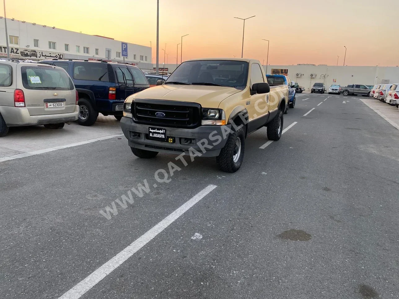 Ford  Super Duty  250  2003  Automatic  168,000 Km  8 Cylinder  Four Wheel Drive (4WD)  Pick Up  Beige