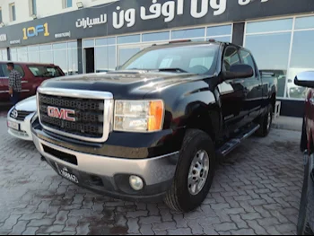 GMC  Sierra  SLE  2011  Automatic  258,000 Km  8 Cylinder  Four Wheel Drive (4WD)  Pick Up  Black