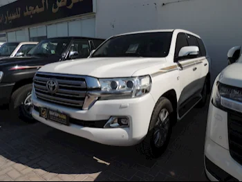 Toyota  Land Cruiser  VXR  2018  Automatic  290,000 Km  8 Cylinder  Four Wheel Drive (4WD)  SUV  White