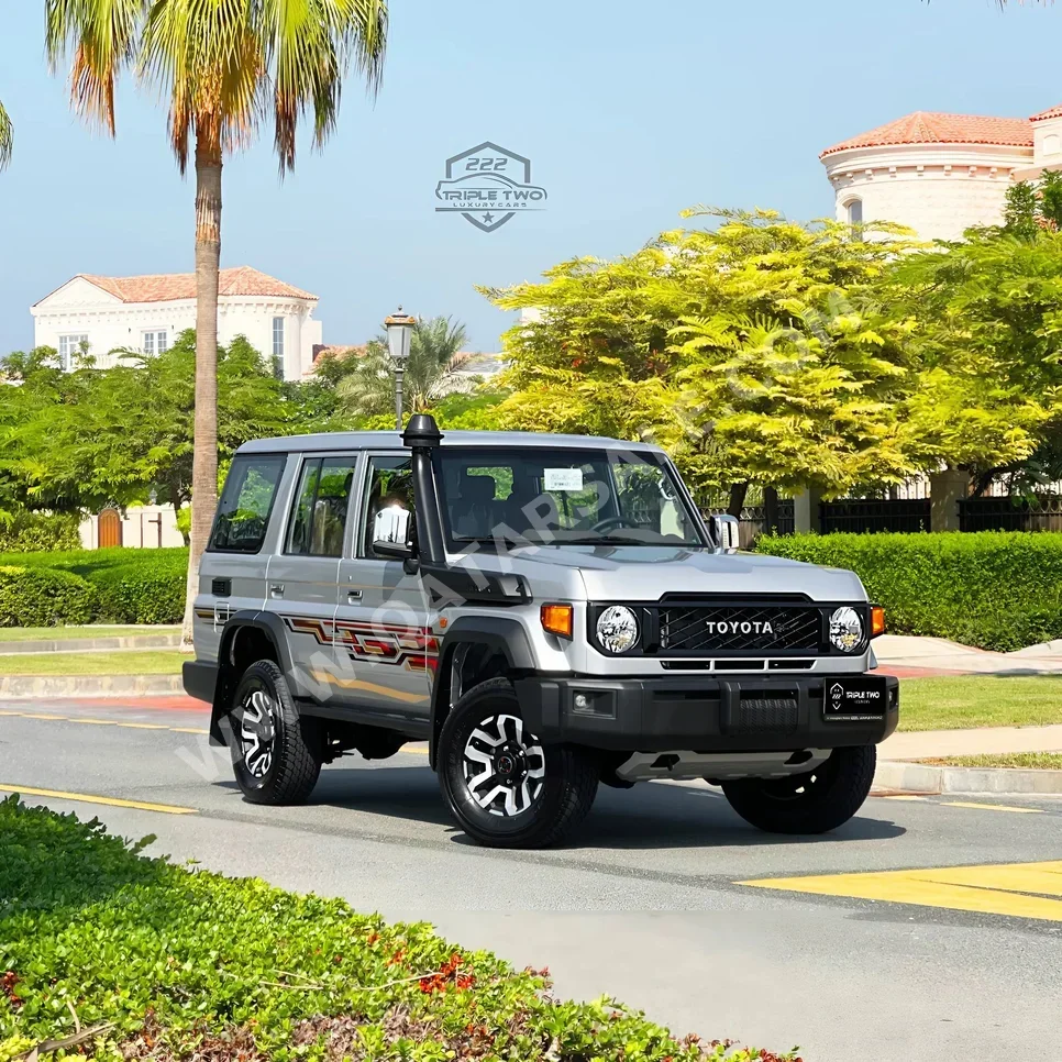 Toyota  Land Cruiser  Hard Top  2024  Automatic  0 Km  6 Cylinder  Four Wheel Drive (4WD)  SUV  Silver  With Warranty