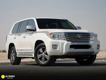 Toyota  Land Cruiser  GXR  2015  Automatic  203,000 Km  8 Cylinder  Four Wheel Drive (4WD)  SUV  White