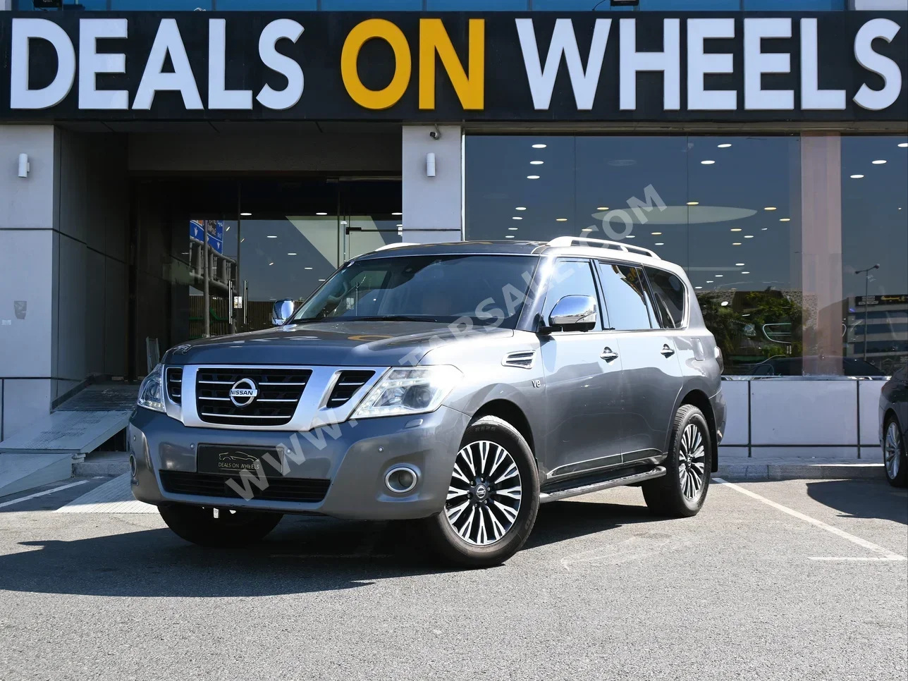 Nissan  Patrol  Platinum  2015  Automatic  230,000 Km  8 Cylinder  Four Wheel Drive (4WD)  SUV  Gray