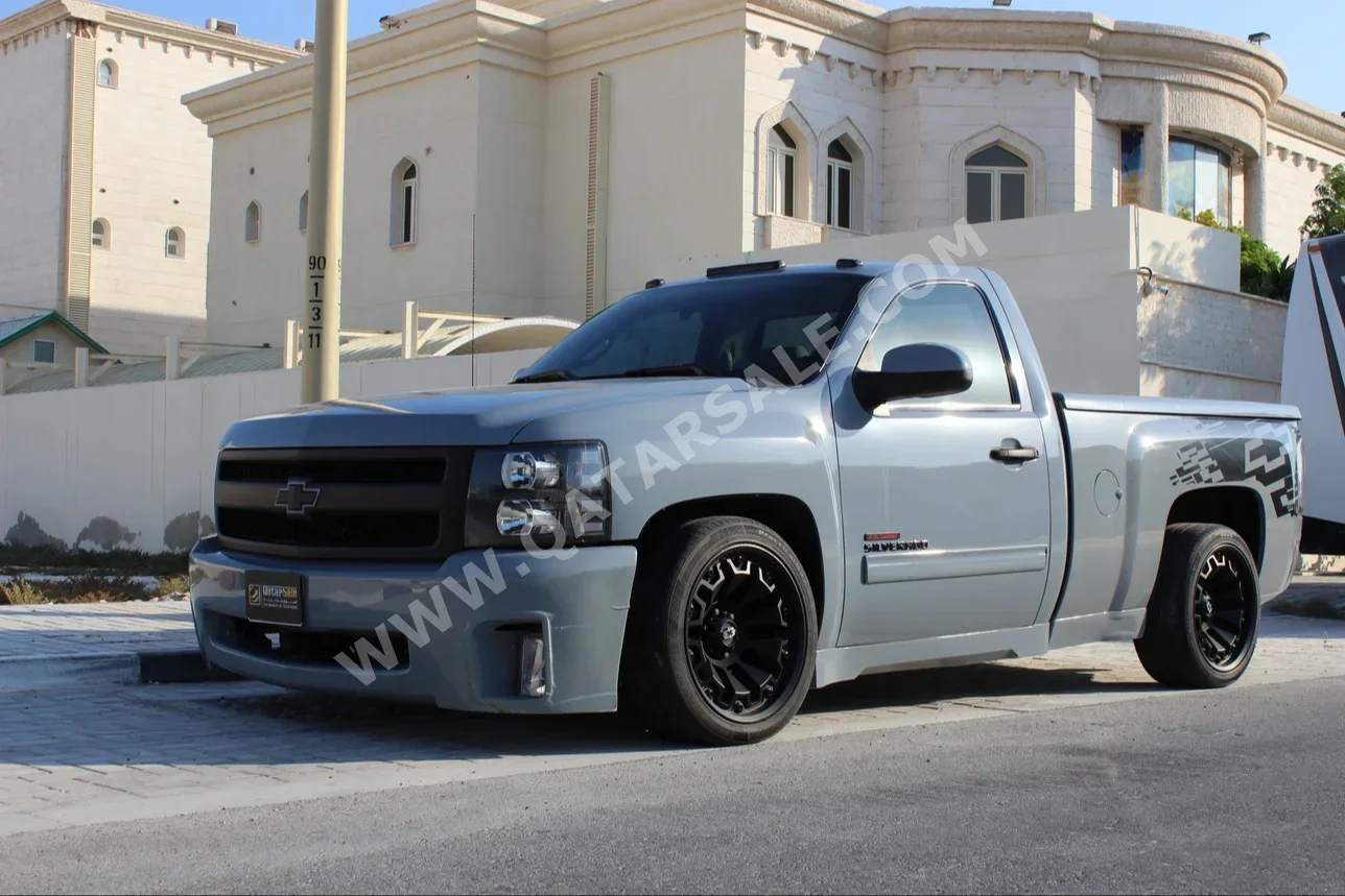 Chevrolet  Silverado  SS  2011  Automatic  160,000 Km  8 Cylinder  Rear Wheel Drive (RWD)  Pick Up  Gray