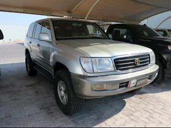 Toyota  Land Cruiser  VXR  1998  Automatic  318,000 Km  8 Cylinder  Four Wheel Drive (4WD)  SUV  Gold