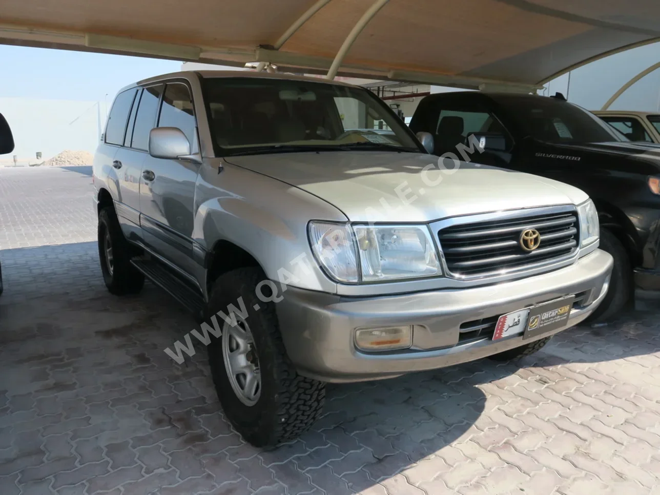 Toyota  Land Cruiser  VXR  1998  Automatic  318,000 Km  8 Cylinder  Four Wheel Drive (4WD)  SUV  Gold