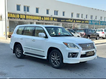 Lexus  LX  570 S  2013  Automatic  279,000 Km  8 Cylinder  Four Wheel Drive (4WD)  SUV  White