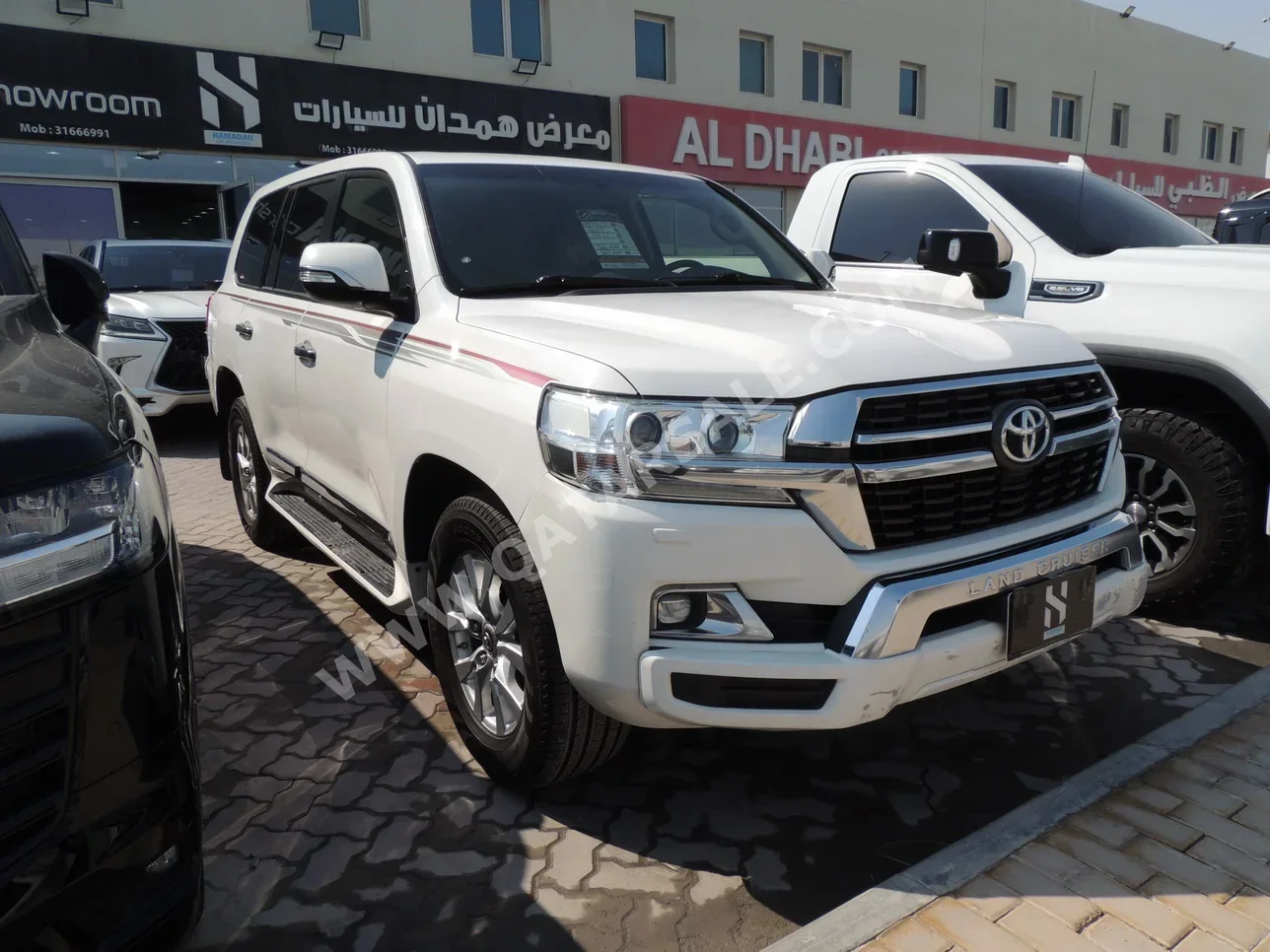 Toyota  Land Cruiser  GXR  2019  Automatic  166,000 Km  8 Cylinder  Four Wheel Drive (4WD)  SUV  White