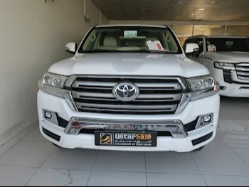 Toyota  Land Cruiser  GXR  2017  Automatic  204,000 Km  6 Cylinder  Four Wheel Drive (4WD)  SUV  White