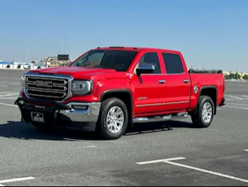 GMC  Sierra  2017  Automatic  135,000 Km  8 Cylinder  Four Wheel Drive (4WD)  Pick Up  Red