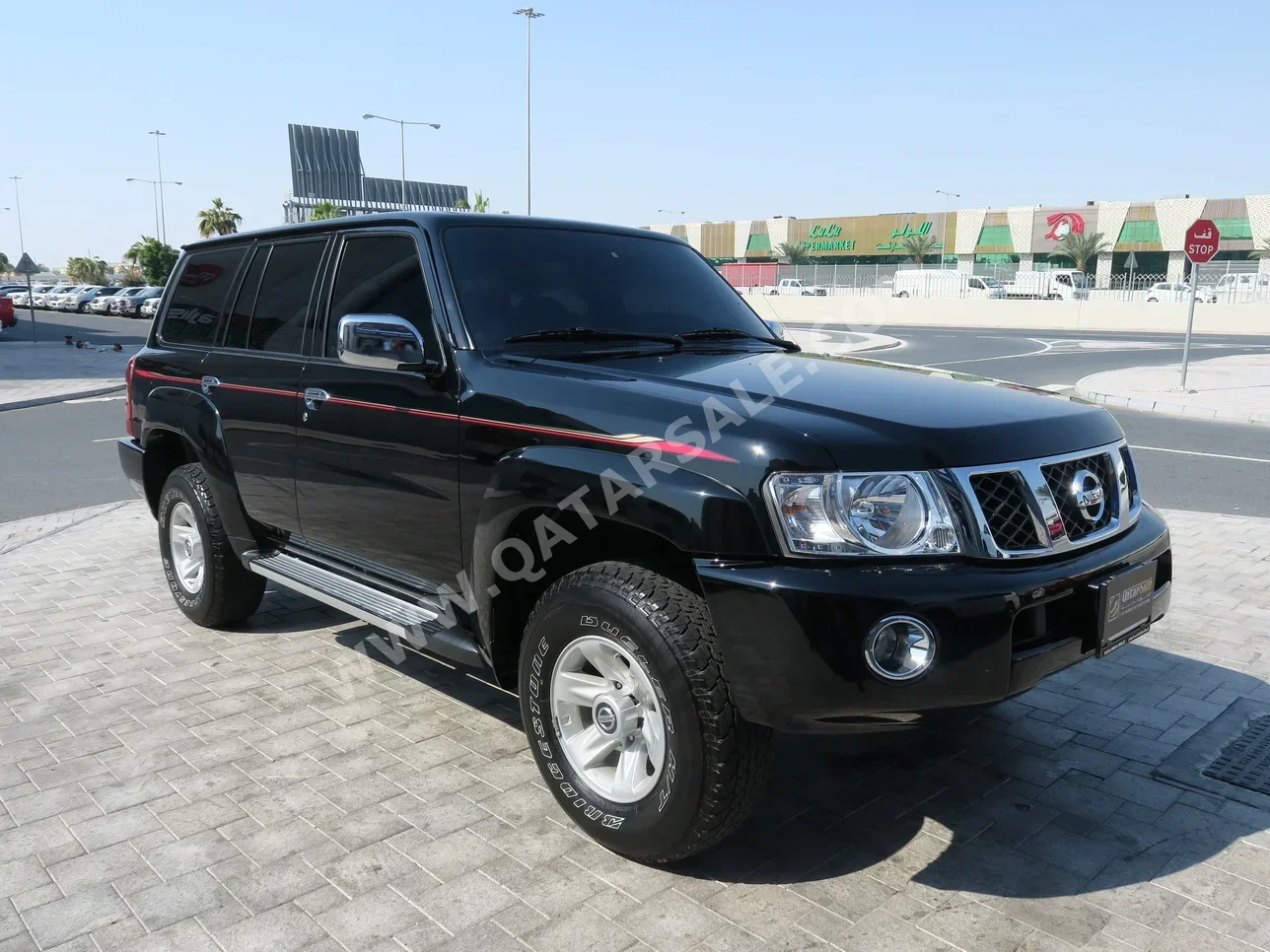 Nissan  Patrol  Safari  2022  Automatic  6,000 Km  6 Cylinder  Four Wheel Drive (4WD)  SUV  Black  With Warranty