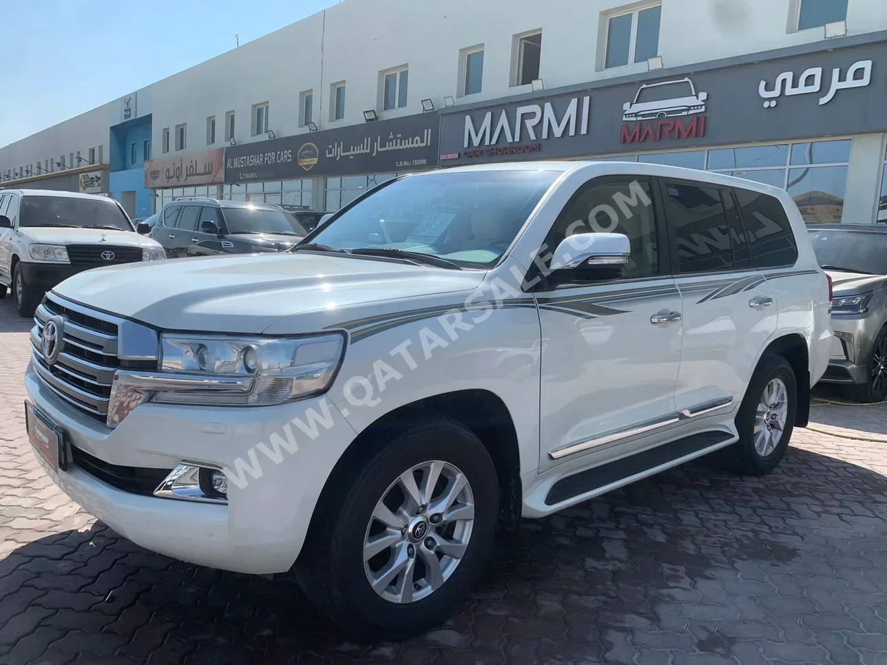 Toyota  Land Cruiser  VXR  2017  Automatic  184,000 Km  8 Cylinder  Four Wheel Drive (4WD)  SUV  White