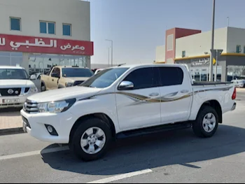 Toyota  Hilux  2017  Manual  79,000 Km  4 Cylinder  Four Wheel Drive (4WD)  Pick Up  White