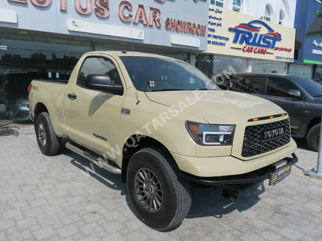 Toyota  Tundra  2010  Automatic  264,000 Km  8 Cylinder  Four Wheel Drive (4WD)  Pick Up  Gold