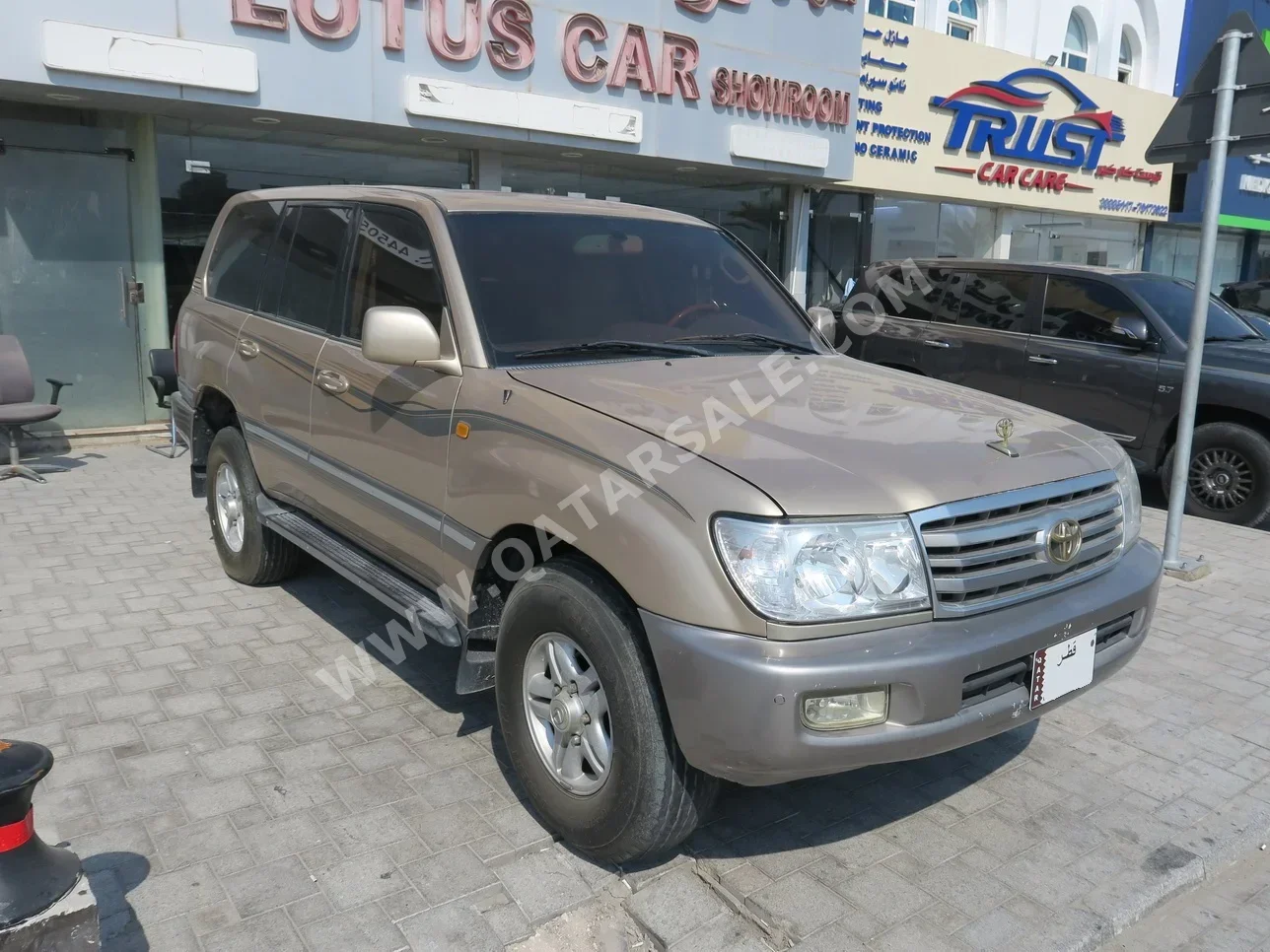 Toyota  Land Cruiser  VXR  2005  Manual  360,000 Km  8 Cylinder  Four Wheel Drive (4WD)  SUV  Gold