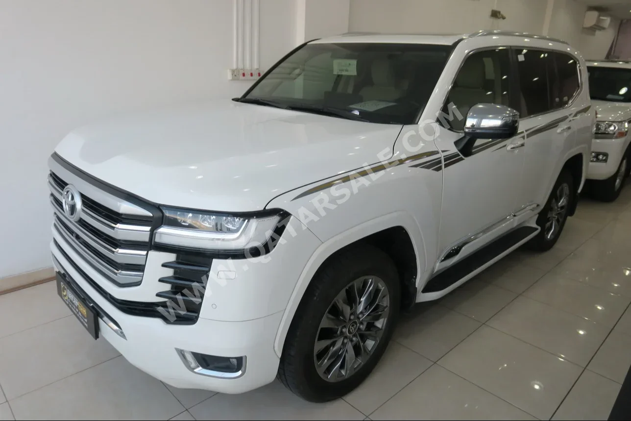 Toyota  Land Cruiser  VX Twin Turbo  2022  Automatic  86,000 Km  6 Cylinder  Four Wheel Drive (4WD)  SUV  White  With Warranty