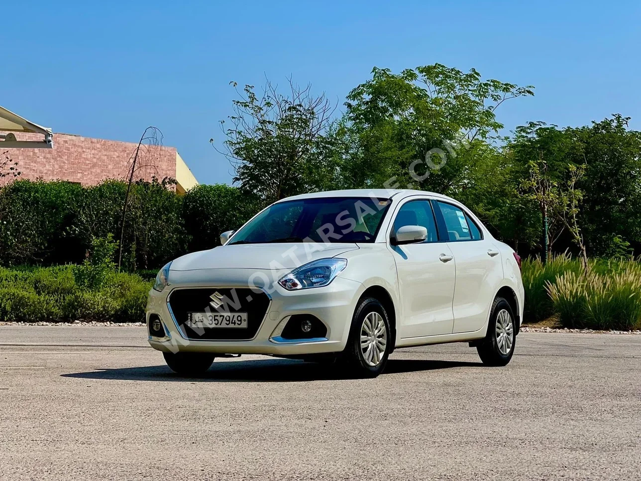 Suzuki  Dzire  2022  Automatic  69,500 Km  4 Cylinder  Front Wheel Drive (FWD)  Sedan  White