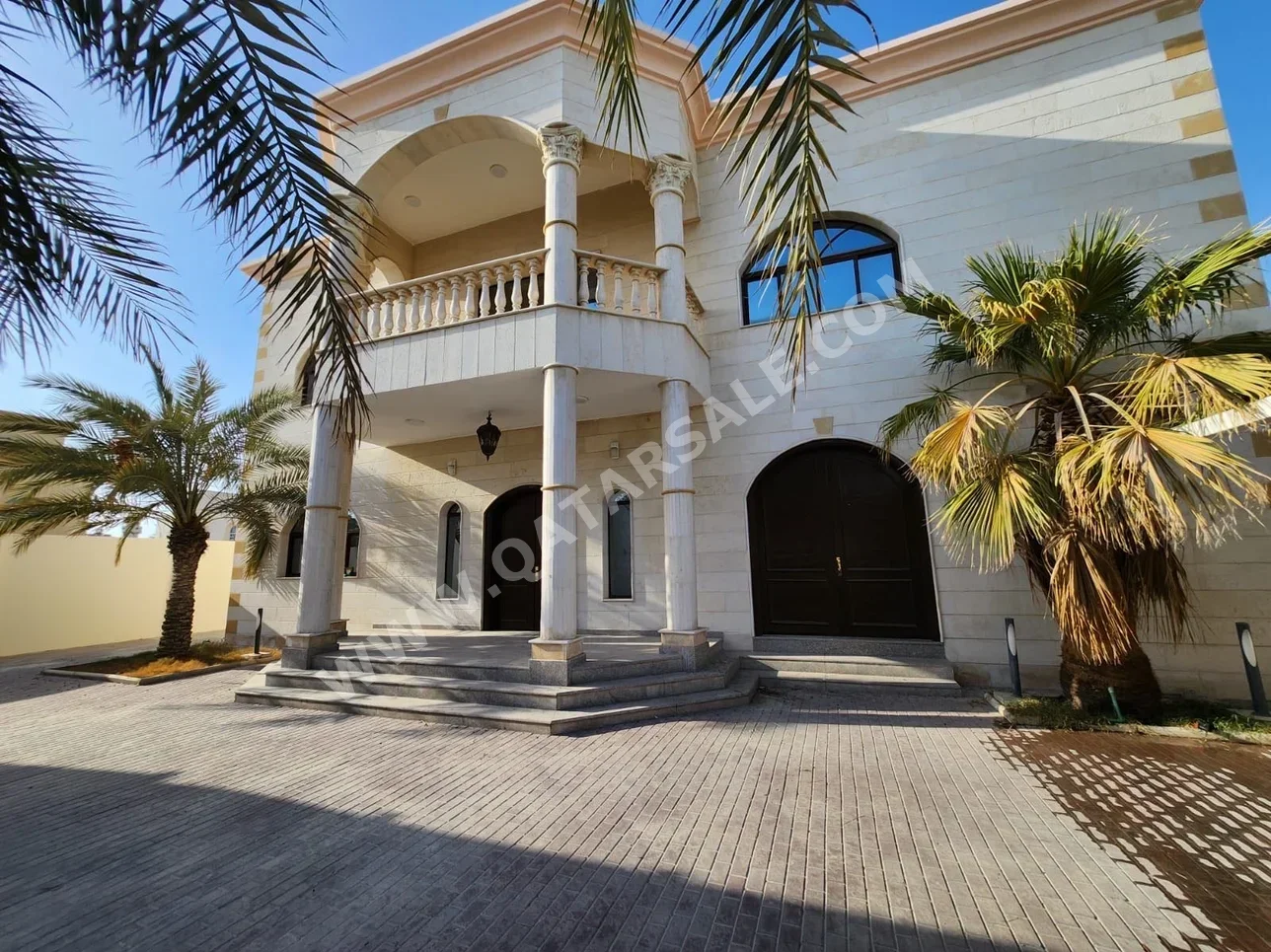 Family Residential  - Not Furnished  - Doha  - Onaiza  - 5 Bedrooms