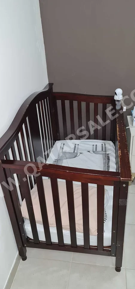 Kids Beds - Baby Crib  - Brown