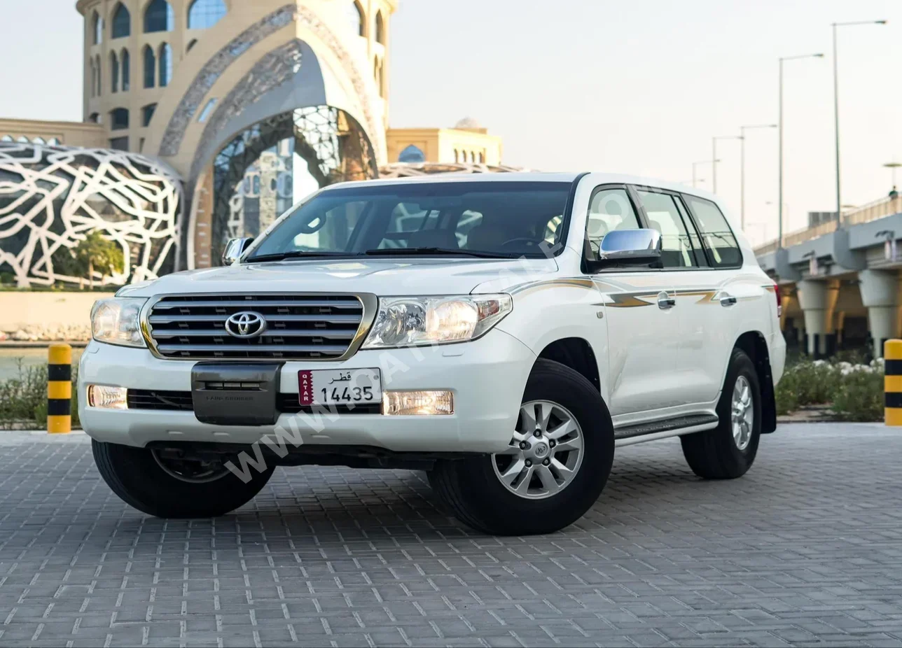 Toyota  Land Cruiser  VXR  2015  Automatic  200,000 Km  8 Cylinder  Four Wheel Drive (4WD)  SUV  White