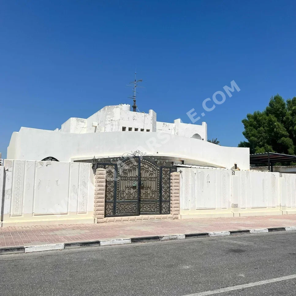 Family Residential  - Not Furnished  - Doha  - Al Dafna  - 8 Bedrooms