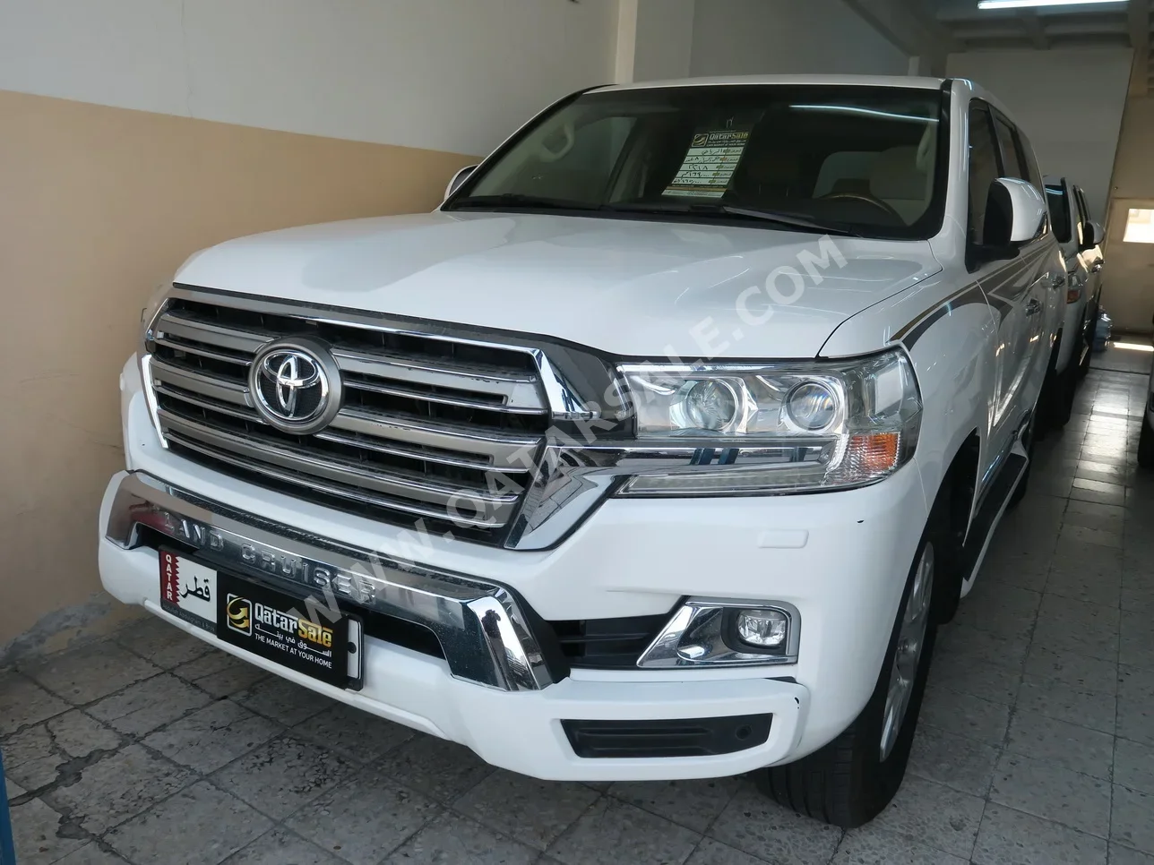 Toyota  Land Cruiser  GXR  2018  Automatic  169,000 Km  6 Cylinder  Four Wheel Drive (4WD)  SUV  White