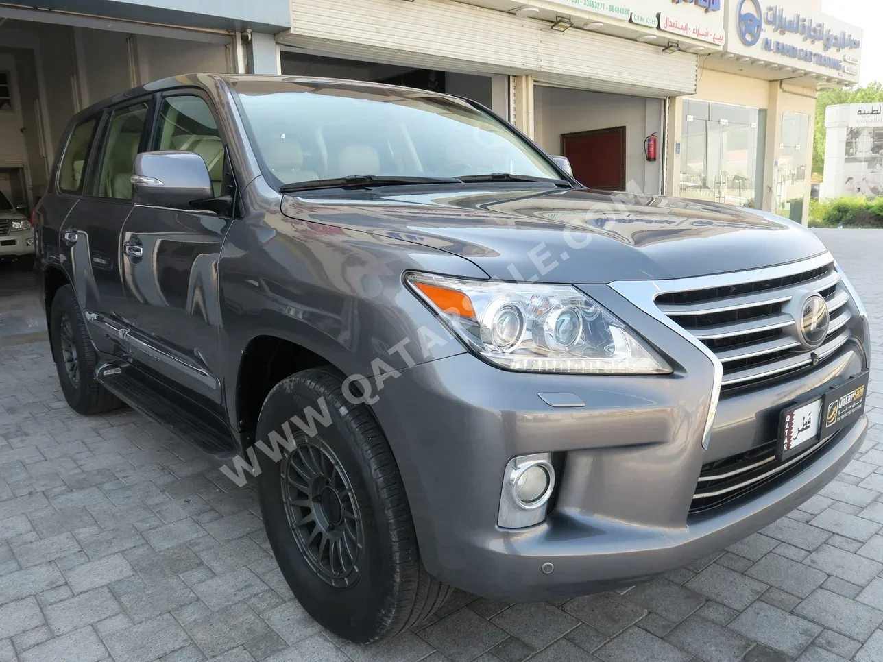 Lexus  LX  570  2013  Automatic  235,000 Km  8 Cylinder  Four Wheel Drive (4WD)  SUV  Gray