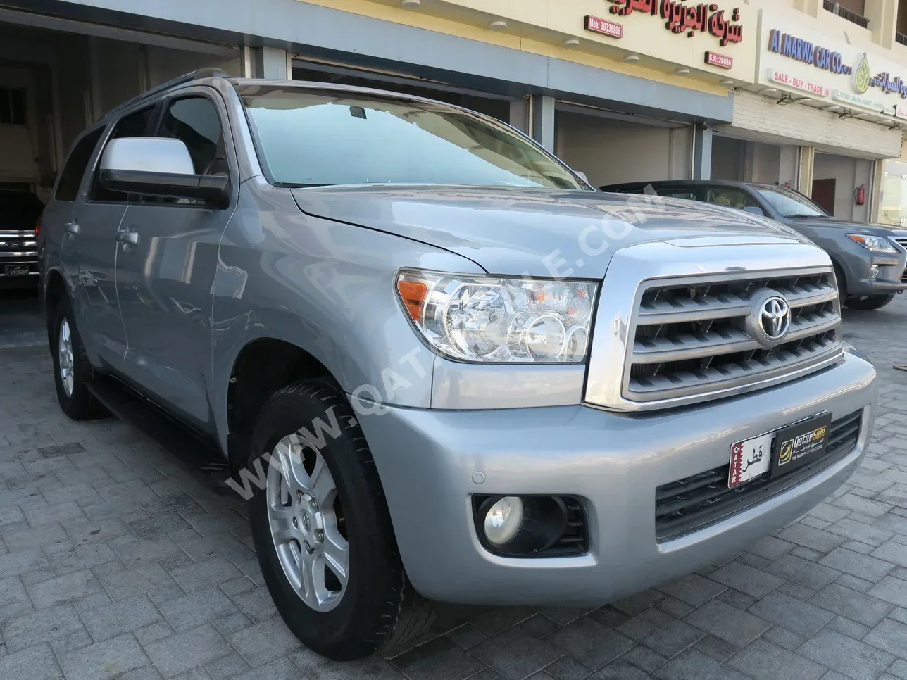 Toyota  Sequoia  2014  Automatic  275,000 Km  8 Cylinder  Four Wheel Drive (4WD)  SUV  Silver