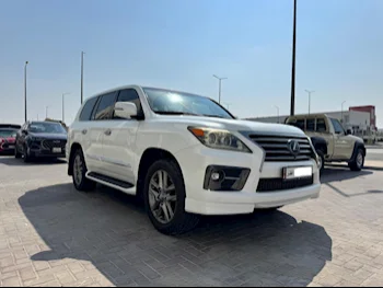 Lexus  LX  570  2014  Automatic  214,000 Km  8 Cylinder  Four Wheel Drive (4WD)  SUV  White