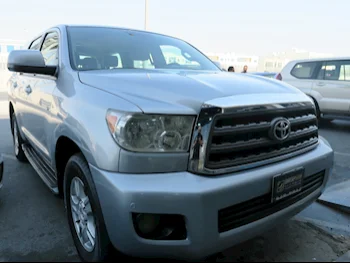 Toyota  Sequoia  2014  Automatic  220,000 Km  8 Cylinder  Four Wheel Drive (4WD)  SUV  Silver