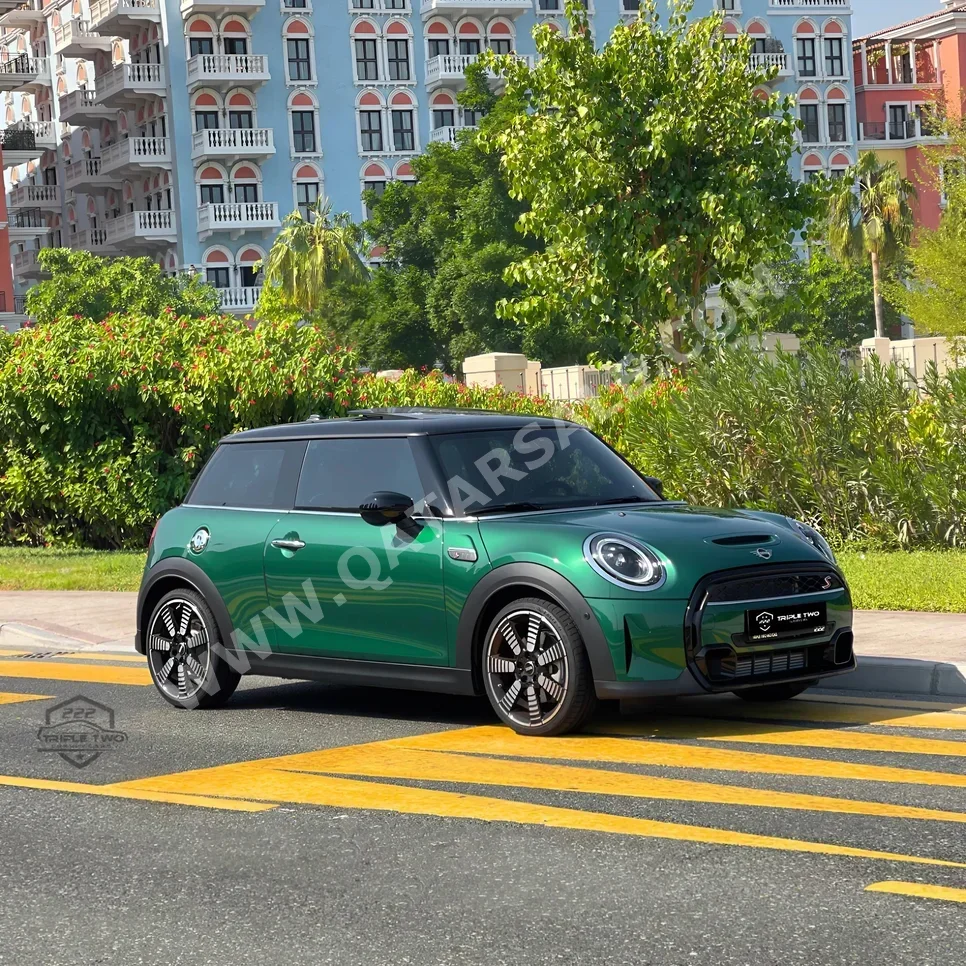 Mini  Cooper  S  2024  Automatic  260 Km  4 Cylinder  Front Wheel Drive (FWD)  Hatchback  Green  With Warranty