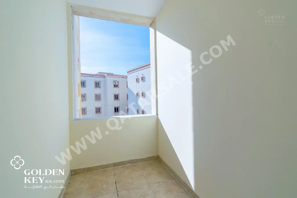 3 Bedrooms  Apartment  For Rent  in Doha -  Fereej Al Nasr  Fully Furnished