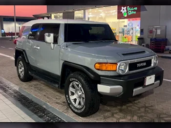 Toyota  FJ Cruiser  2014  Automatic  130,000 Km  6 Cylinder  Four Wheel Drive (4WD)  SUV  Gray