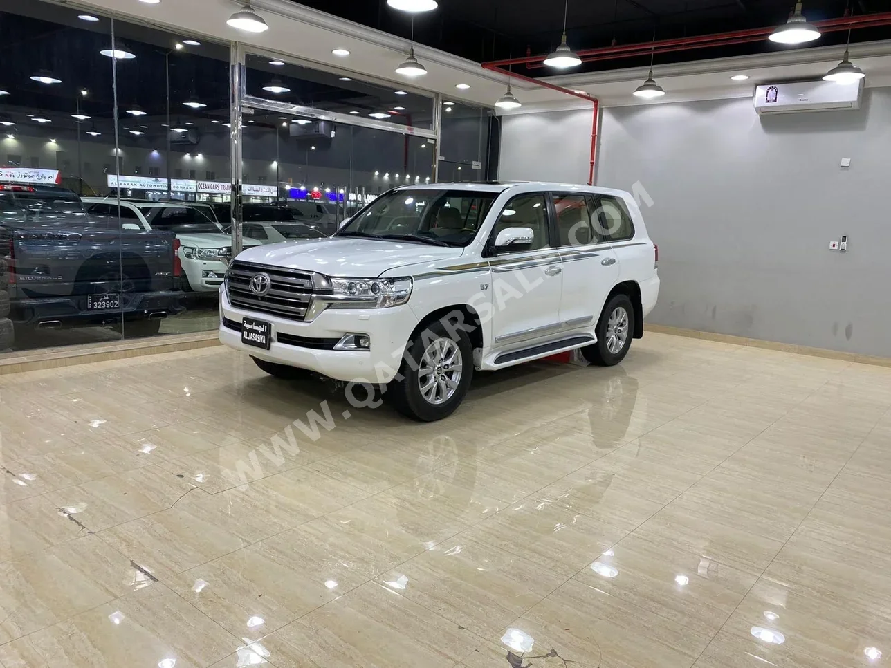 Toyota  Land Cruiser  VXR  2018  Automatic  212,000 Km  8 Cylinder  Four Wheel Drive (4WD)  SUV  White