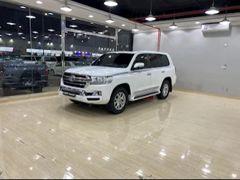 Toyota  Land Cruiser  GXR  2019  Automatic  239,000 Km  8 Cylinder  Four Wheel Drive (4WD)  SUV  White