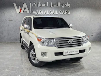 Toyota  Land Cruiser  VXR  2013  Automatic  282,000 Km  8 Cylinder  Four Wheel Drive (4WD)  SUV  White