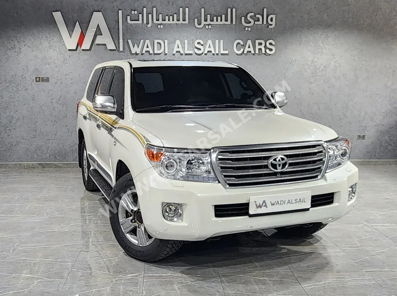 Toyota  Land Cruiser  VXR  2013  Automatic  282,000 Km  8 Cylinder  Four Wheel Drive (4WD)  SUV  White