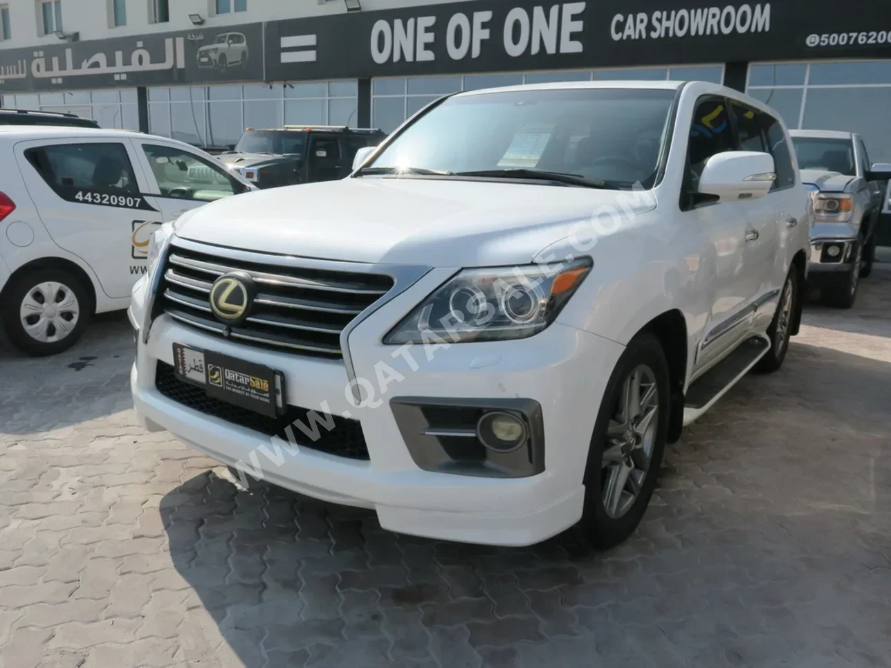 Lexus  LX  570  2011  Automatic  329,000 Km  8 Cylinder  Four Wheel Drive (4WD)  SUV  White