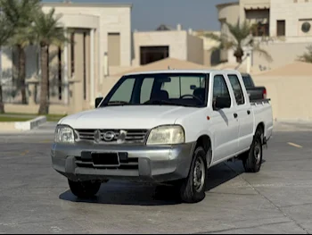 Nissan  Pickup  2009  Manual  504,000 Km  4 Cylinder  Rear Wheel Drive (RWD)  Pick Up  White