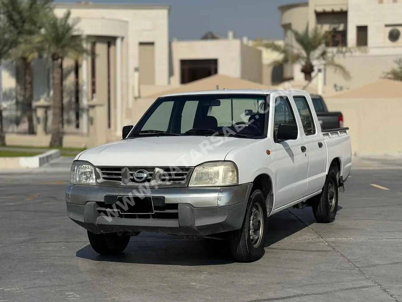 Nissan  Pickup  2009  Manual  504,000 Km  4 Cylinder  Rear Wheel Drive (RWD)  Pick Up  White