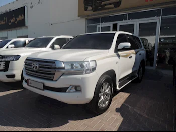 Toyota  Land Cruiser  VXR  2016  Automatic  350,000 Km  8 Cylinder  Four Wheel Drive (4WD)  SUV  White