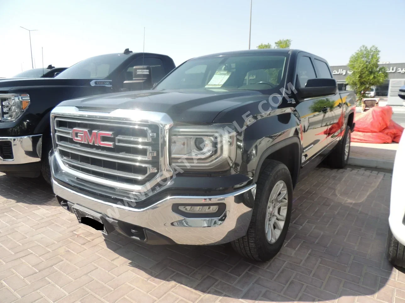 GMC  Sierra  SLE  2018  Automatic  114,000 Km  8 Cylinder  Four Wheel Drive (4WD)  Pick Up  Black