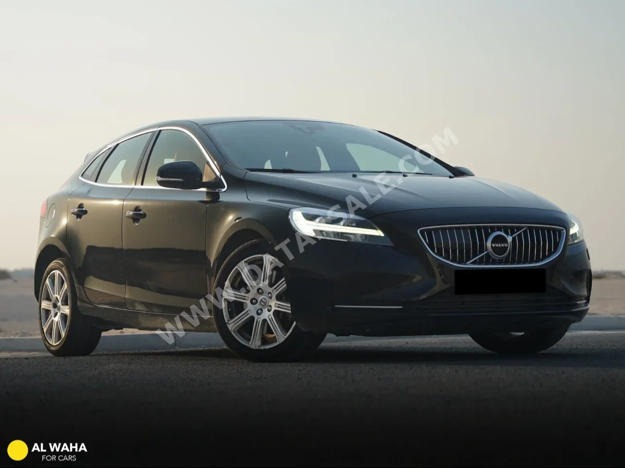 Volvo  V  40  2019  Automatic  70,000 Km  4 Cylinder  Front Wheel Drive (FWD)  Hatchback  Black