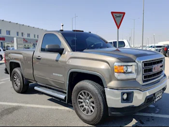 GMC  Sierra  SLE  2014  Automatic  213,000 Km  8 Cylinder  Four Wheel Drive (4WD)  Pick Up  Gray