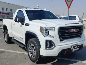 GMC  Sierra  AT4  2022  Automatic  65,000 Km  8 Cylinder  Four Wheel Drive (4WD)  Pick Up  White  With Warranty