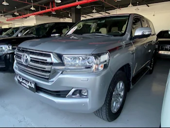 Toyota  Land Cruiser  GXR  2020  Automatic  174,000 Km  8 Cylinder  Four Wheel Drive (4WD)  SUV  Silver