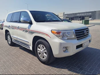 Toyota  Land Cruiser  GXR  2013  Automatic  236,000 Km  8 Cylinder  Four Wheel Drive (4WD)  SUV  White