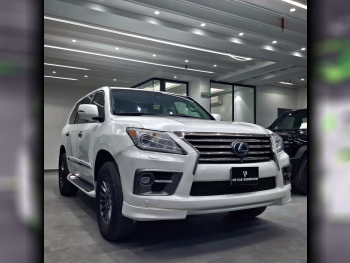 Lexus  LX  570  2015  Automatic  252,000 Km  8 Cylinder  Four Wheel Drive (4WD)  SUV  White