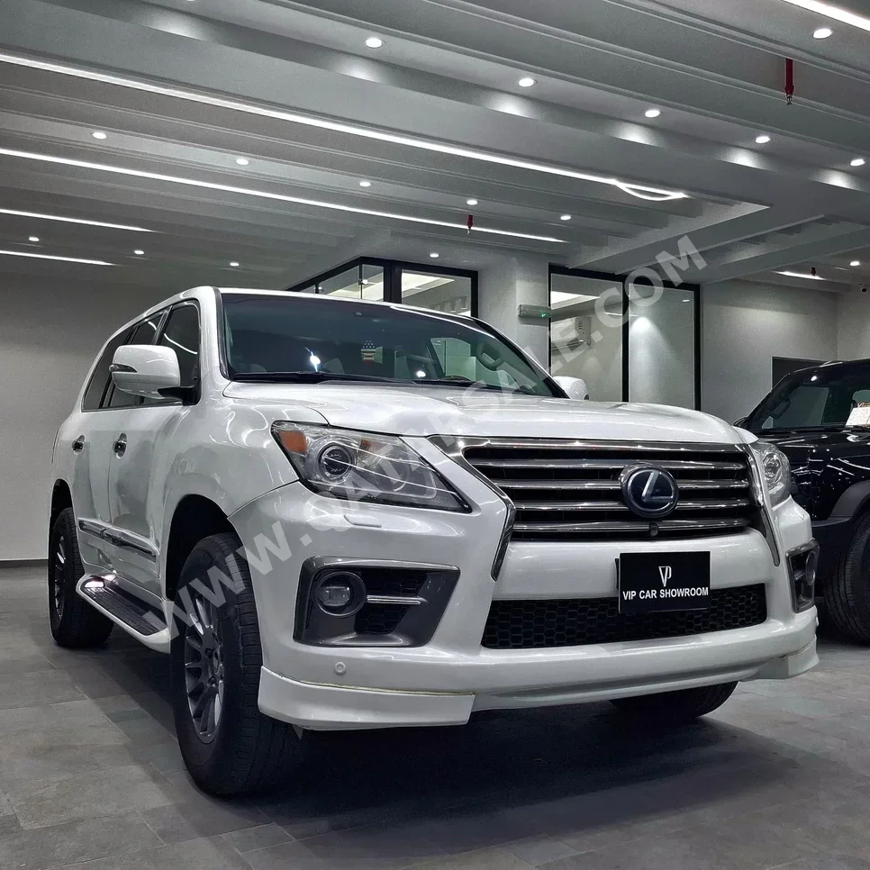 Lexus  LX  2015  Automatic  252٬000 Km  8 Cylinder  Four Wheel Drive (4WD)  SUV  White