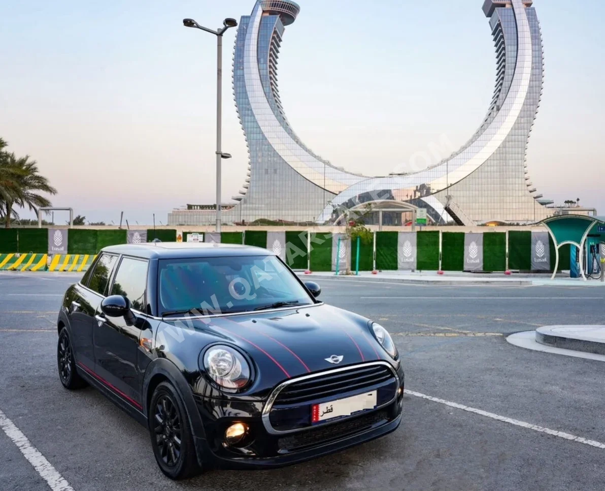 Mini  Cooper  2016  Automatic  74,000 Km  4 Cylinder  Front Wheel Drive (FWD)  Hatchback  Black